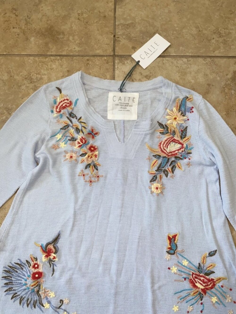 NWT Caite Greer Top Embroidered Floral Split Neck Knit Oxford Blue S Small Kyla - Picture 7 of 16